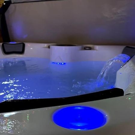 Central Area Terraced House With Private Hot Tub Lincoln Esterno foto
