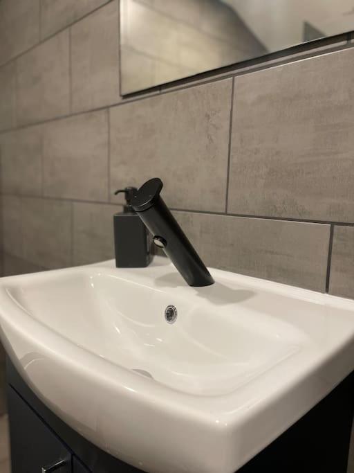 Central Area Terraced House With Private Hot Tub Lincoln Esterno foto