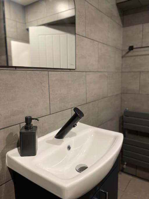 Central Area Terraced House With Private Hot Tub Lincoln Esterno foto
