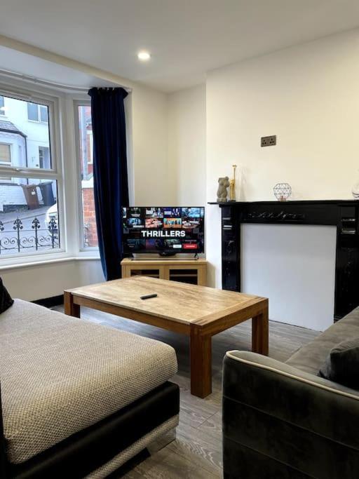 Central Area Terraced House With Private Hot Tub Lincoln Esterno foto