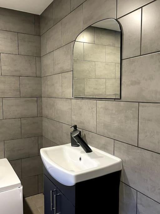 Central Area Terraced House With Private Hot Tub Lincoln Esterno foto