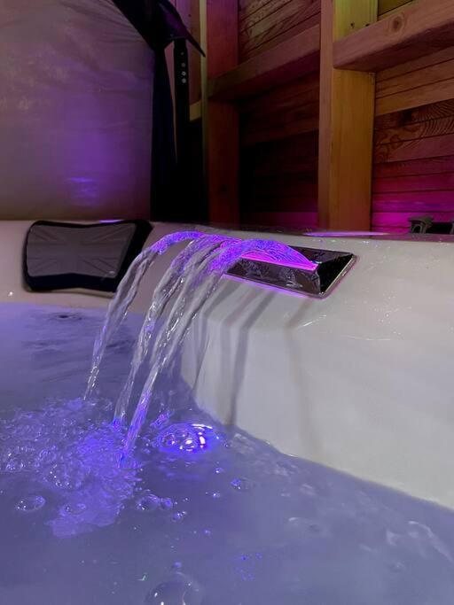 Central Area Terraced House With Private Hot Tub Lincoln Esterno foto