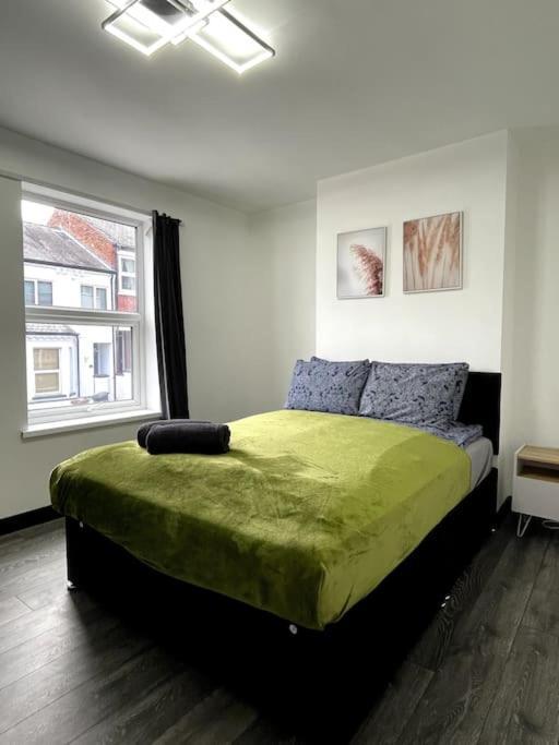 Central Area Terraced House With Private Hot Tub Lincoln Esterno foto