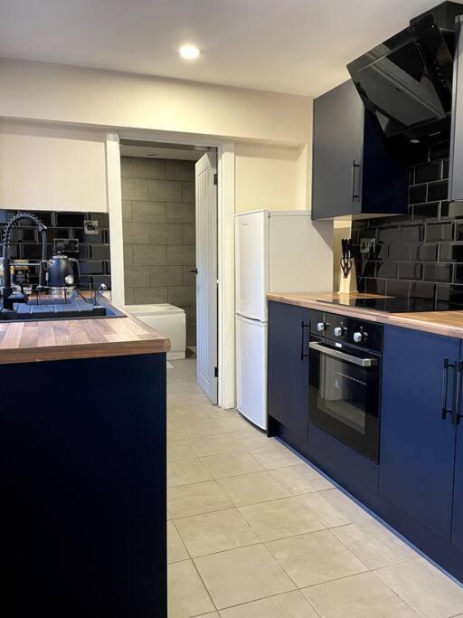 Central Area Terraced House With Private Hot Tub Lincoln Esterno foto