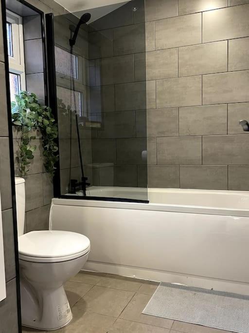 Central Area Terraced House With Private Hot Tub Lincoln Esterno foto
